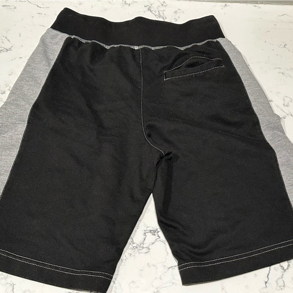 🏀Like new H&M Stretch Sport Shorts - Picture 2 of 5